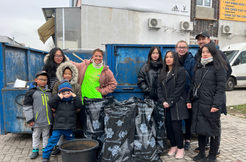  Ukliďme Česko u pražského obchodního centra Sapa