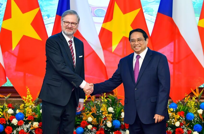 Vietnamský premiér Pham Minh Chinh a český premiér Petr Fiala se setkali na uvítacím ceremoniálu