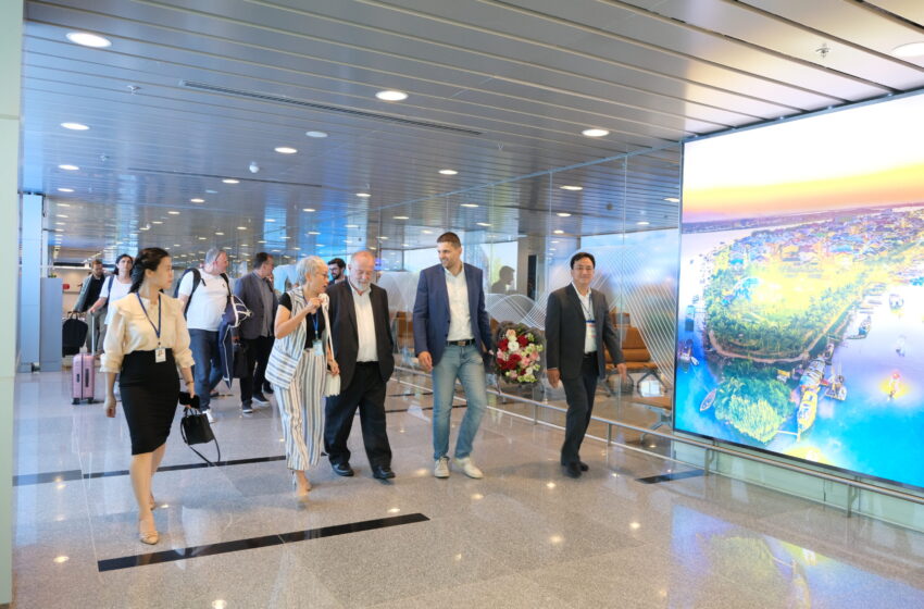  Petr Hladík, ministr životního prostředí, přiletěl do Vietnamu