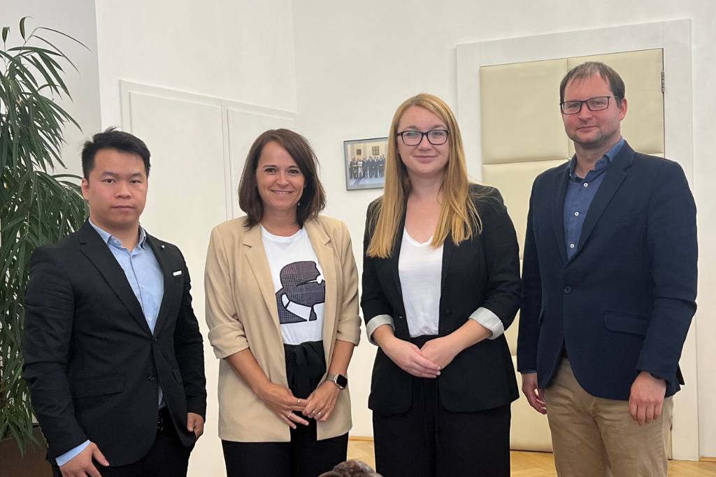 Úřad vlády ČR: Posilování vztahů s Vietnamem a integrace menšin