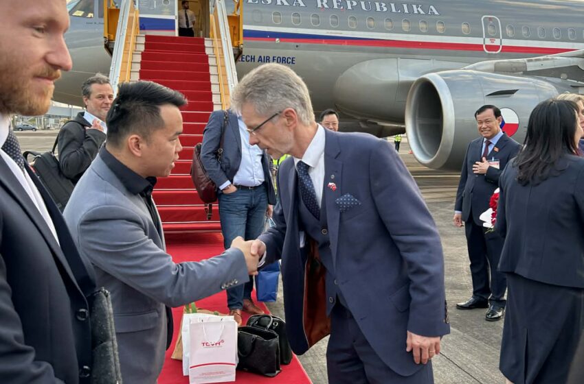  Delegace českého Senátu zakončila návštěvu Vietnamu v areálu Škoda–Thanh Cong