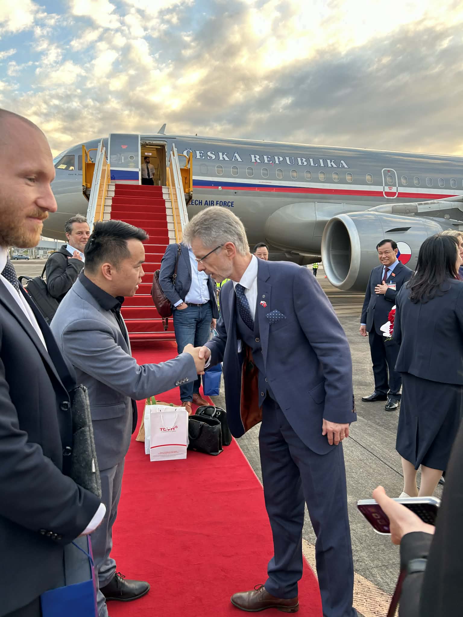 Delegace českého Senátu zakončila návštěvu Vietnamu v areálu Škoda–Thanh Cong