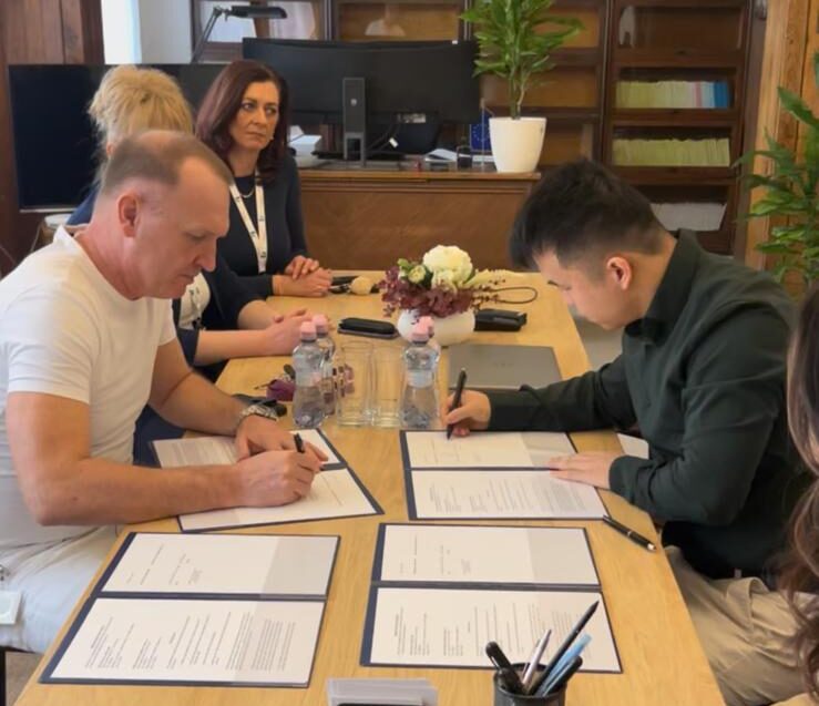 Ústav pro péči o matku a dítě podpis memoranda s Česko-vietnamským institutem – Zdroj: ÚPMD